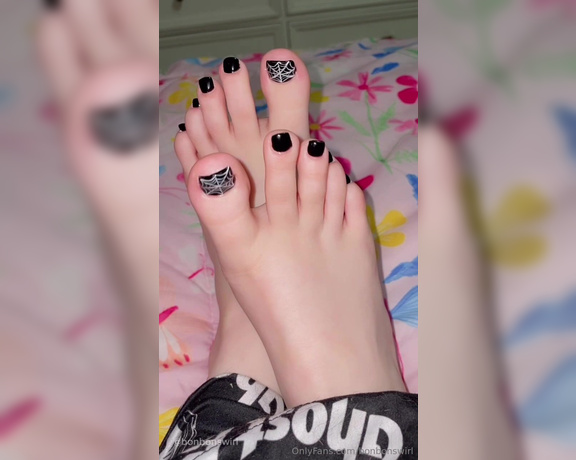 Bonbonswirl aka bonbonswirl Foot Fetish - 10-26-2024 OnlyFans Video - My halloween nails