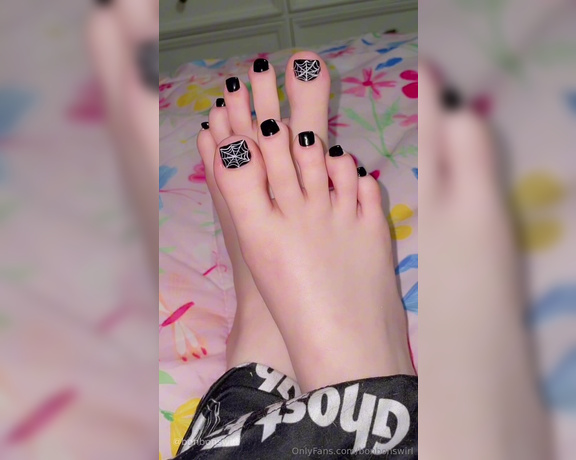 Bonbonswirl aka bonbonswirl Foot Fetish - 10-26-2024 OnlyFans Video - My halloween nails