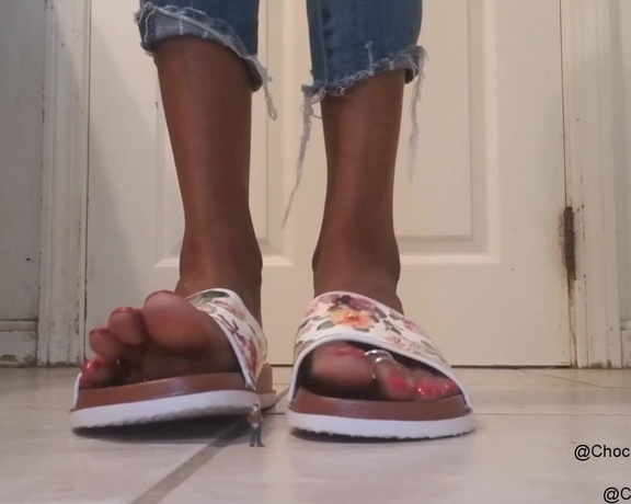 Chocolate Foot Goddess aka cfootgoddessx Foot Fetish - 12-08-2019 OnlyFans Video - Giantess Runaway Crush SFX