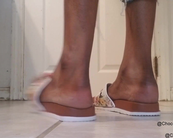 Chocolate Foot Goddess aka cfootgoddessx Foot Fetish - 12-08-2019 OnlyFans Video - Giantess Runaway Crush SFX