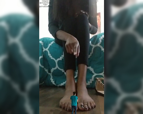 Chocolate Foot Goddess aka cfootgoddessx Foot Fetish - 12-22-2019 OnlyFans Video - Office Boss Giantess SFX