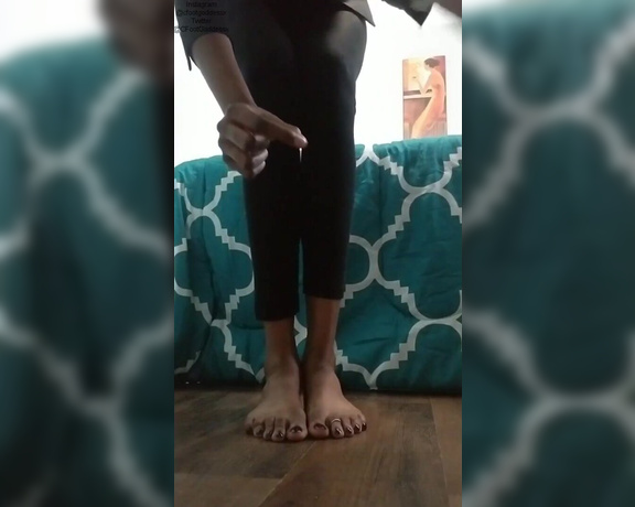 Chocolate Foot Goddess aka cfootgoddessx Foot Fetish - 12-22-2019 OnlyFans Video - Office Boss Giantess SFX