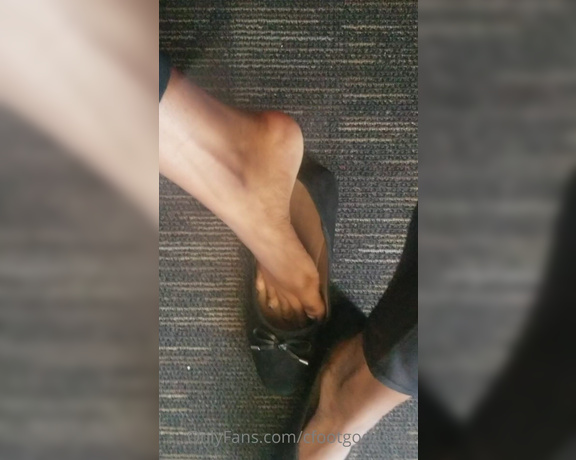 Chocolate Foot Goddess aka cfootgoddessx Foot Fetish - 05-12-2021 OnlyFans Video - Shy toes can you see, but it makes you feel some type of way because you