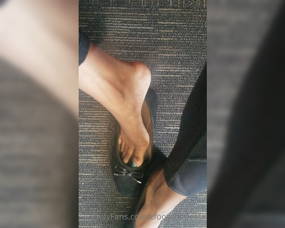 Chocolate Foot Goddess aka cfootgoddessx Foot Fetish - 05-12-2021 OnlyFans Video - Shy toes can you see, but it makes you feel some type of way because you