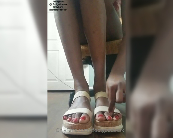 Chocolate Foot Goddess aka cfootgoddessx Foot Fetish - 07-31-2021 OnlyFans Video - Red Toe Wedge