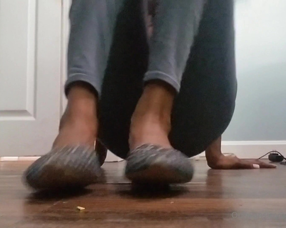 Chocolate Foot Goddess aka cfootgoddessx Foot Fetish - 06-24-2020 OnlyFans Video - Giantess Tiny Bug Toe Play