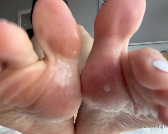 Feetwonders aka Feetwonders OnlyFans - This is a custom clip but the person did not want exclusivity Enjoy ! Soles and Spit JOI