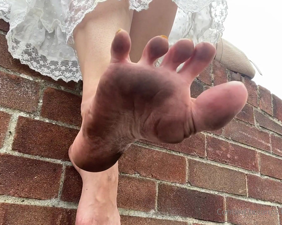 Feetwonders aka Feetwonders OnlyFans - Dirty feet and flip flops