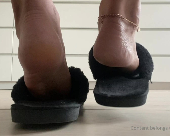 Feetwonders aka Feetwonders OnlyFans - For those who love slippers