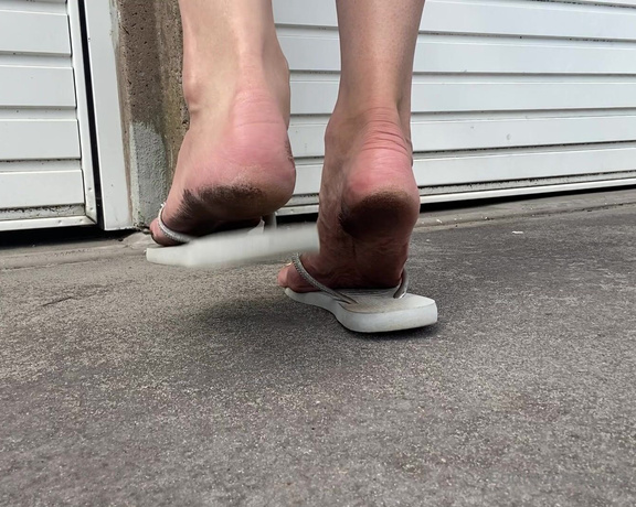 Feetwonders aka Feetwonders OnlyFans - Close up dirty feet in flip flops