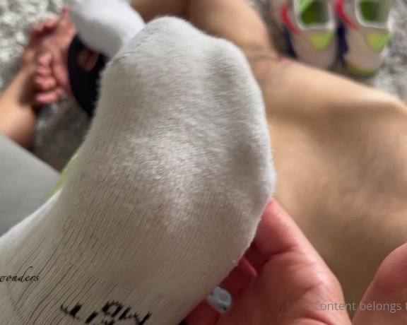 Feetwonders aka Feetwonders OnlyFans - Smelly socks sniffing