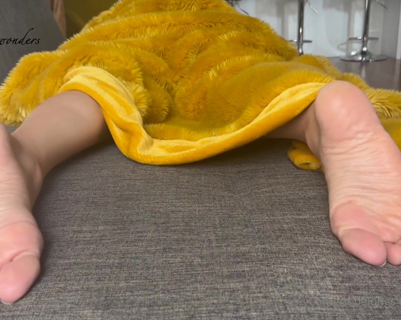 Feetwonders aka Feetwonders OnlyFans - Good morning! I love feeling a wet tongue against my soles as soon as I wake up So much so that