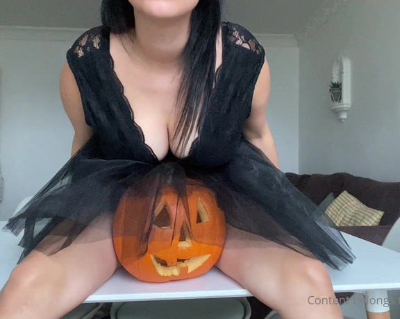 Feetwonders aka Feetwonders OnlyFans - JOI  dangling, booty, countdown