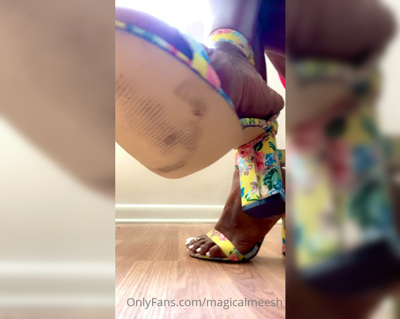 Magical Mesha aka magicalmeesh Foot Fetish - 07-02-2022 OnlyFans Video - A mini shoe dangle for your saturnday