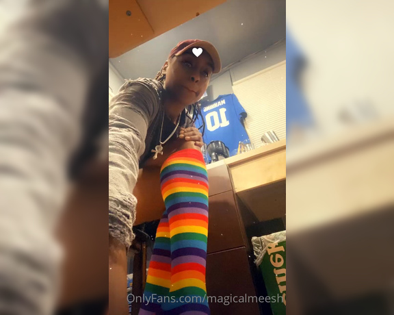 Magical Mesha aka magicalmeesh Foot Fetish - 04-15-2023 OnlyFans Video - just a quick 47 sock seconds  a quick sniff