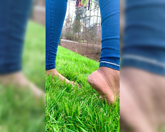 Magical Mesha aka magicalmeesh Foot Fetish - 03-09-2022 OnlyFans Video - I took Tiny with me on my earthing walk  Tiny Perspectives