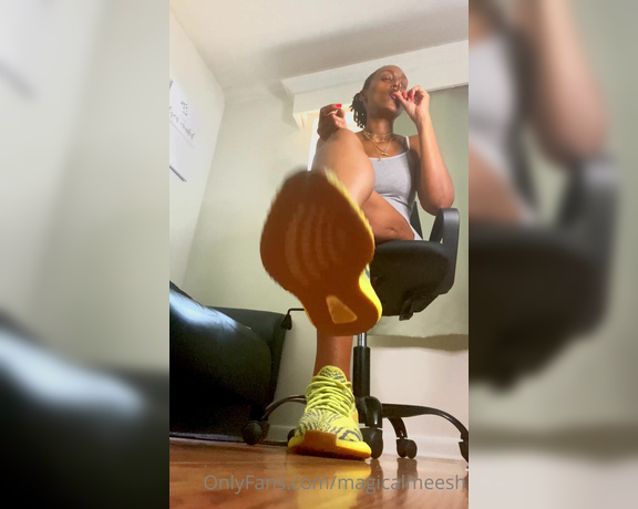 Magical Mesha aka magicalmeesh Foot Fetish - 07-28-2022 OnlyFans Video - Yeezy dangle