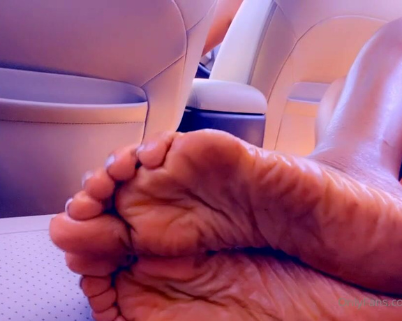 Magical Mesha aka magicalmeesh Foot Fetish - 08-13-2022 OnlyFans Video - Sole Saturnday car rides with Meesh colossal feet  3 parts lol swipe