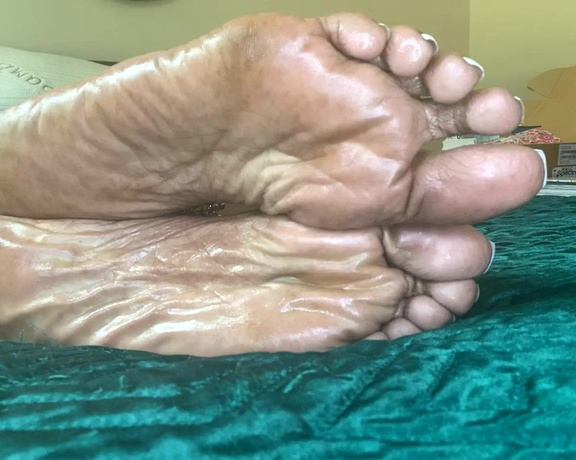 Magical Mesha aka magicalmeesh Foot Fetish - 05-31-2024 OnlyFans Video - Stream started at 05312024 0618 pm