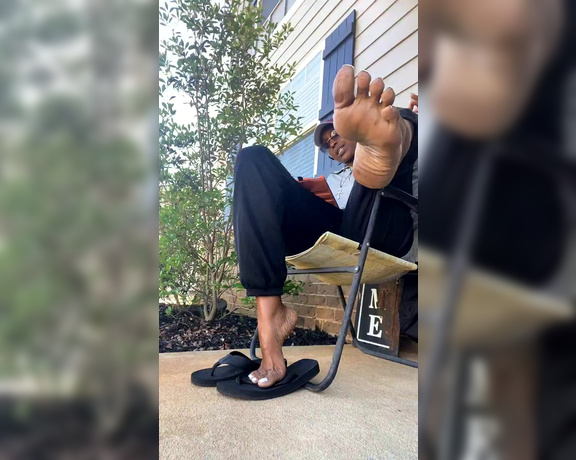 Magical Mesha aka magicalmeesh Foot Fetish - 06-11-2024 OnlyFans Video - Stream started at 06112024 0143 pm You say you look up to her, but really you