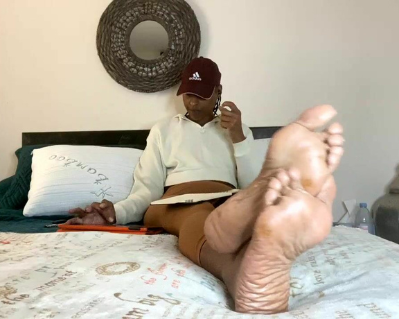 Magical Mesha aka magicalmeesh Foot Fetish - 02-01-2024 OnlyFans Video - Sole Meditation is needed Testing out views