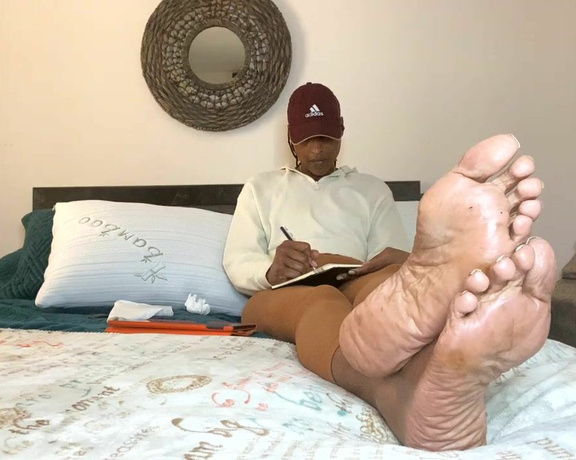 Magical Mesha aka magicalmeesh Foot Fetish - 02-01-2024 OnlyFans Video - Sole Meditation is needed Testing out views