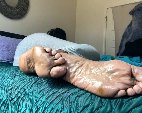 Magical Mesha aka magicalmeesh Foot Fetish - 03-18-2024 OnlyFans Video - Sole relaxation  Music starts at 1600, my apologies I was reading an article