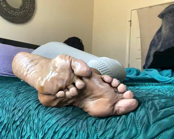 Magical Mesha aka magicalmeesh Foot Fetish - 03-18-2024 OnlyFans Video - Sole relaxation  Music starts at 1600, my apologies I was reading an article