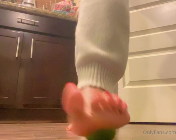 Magical Mesha aka magicalmeesh Foot Fetish - 04-09-2024 OnlyFans Video - Playtime with a lime while we elevate our mind Sole Magic