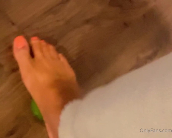 Magical Mesha aka magicalmeesh Foot Fetish - 04-09-2024 OnlyFans Video - Playtime with a lime while we elevate our mind Sole Magic