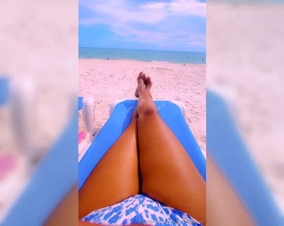 Magical Mesha aka magicalmeesh Foot Fetish - 04-14-2024 OnlyFans Video - Barefoot at the beach 2