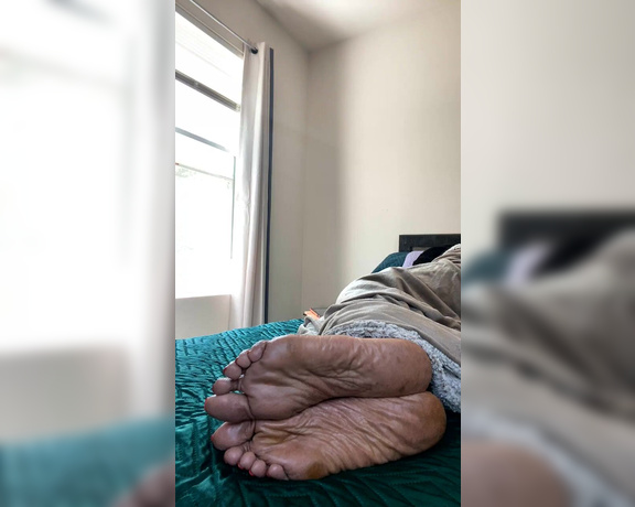 Magical Mesha aka magicalmeesh Foot Fetish - 04-22-2024 OnlyFans Video - Stream started at 04222024 0327 pm Sleepy Soles