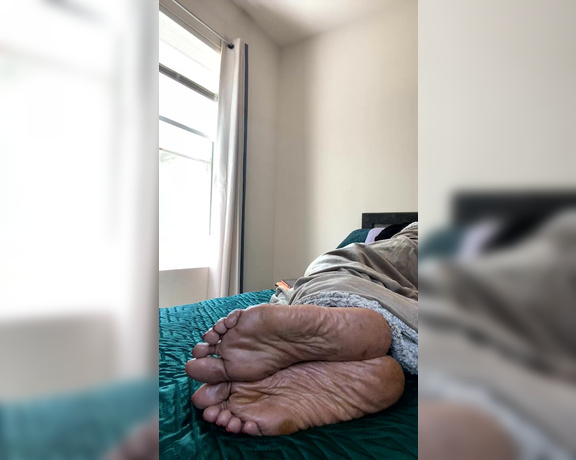 Magical Mesha aka magicalmeesh Foot Fetish - 04-22-2024 OnlyFans Video - Stream started at 04222024 0327 pm Sleepy Soles