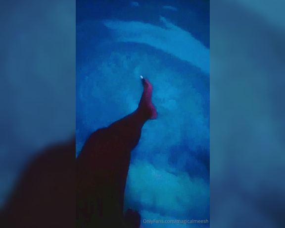 Magical Mesha aka magicalmeesh Foot Fetish - 08-12-2024 OnlyFans Video - My Soles in the pool playing