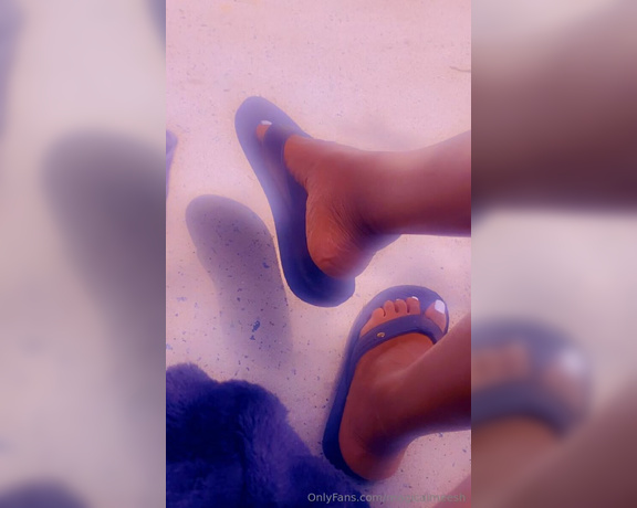 Magical Mesha aka magicalmeesh Foot Fetish - 08-11-2024 OnlyFans Video - Flip Flops on my tippies