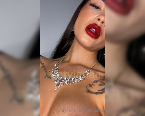 Diana Harlamova aka latviaaaa Findom - 01-08-2021 OnlyFans Video - close up