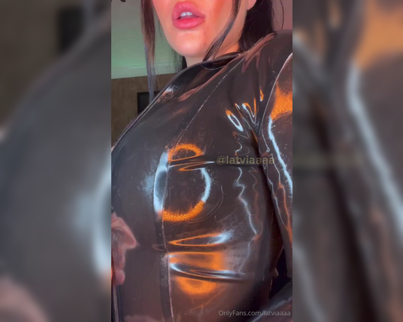 Diana Harlamova aka latviaaaa Findom - 09-02-2023 OnlyFans Video - Little preview of my new latex dress