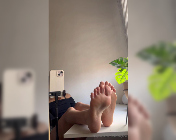 Hannah Robins aka hanna_hcri Foot Fetish - 01-23-2024 OnlyFans Video - Take a look of my hot soles in front of this mirror, they look so pretty