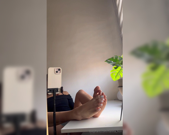 Hannah Robins aka hanna_hcri Foot Fetish - 01-23-2024 OnlyFans Video - Take a look of my hot soles in front of this mirror, they look so pretty