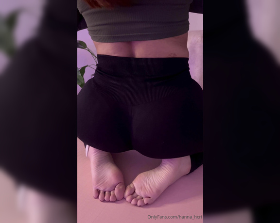 Hannah Robins aka hanna_hcri Foot Fetish - 07-02-2024 OnlyFans Video - some monday stretches, what are you worshipping first Soles or ass You cant choose both