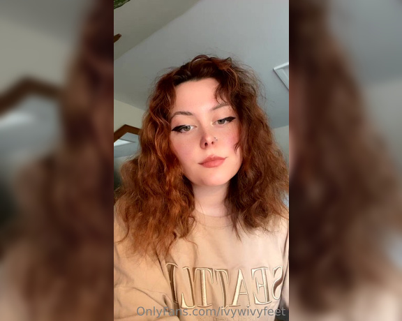 Ivy Aspen aka theivyaspen Findom - 10-21-2022 OnlyFans Video - Teasing you with my socks