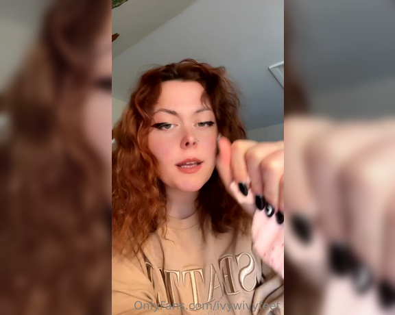 Ivy Aspen aka theivyaspen Findom - 10-21-2022 OnlyFans Video - Teasing you with my socks