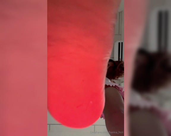 Hannah Robins aka hanna_hcri Foot Fetish - 05-13-2024 OnlyFans Video - to my giantess lovers hope you know that if i ever see you i would squish