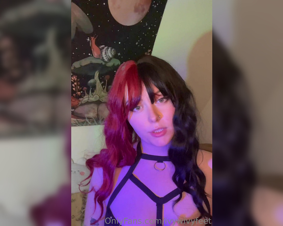 Ivy Aspen aka theivyaspen Findom - 11-11-2022 OnlyFans Video - Force feeding you my socks, do they smell good hahahah 1 minute video