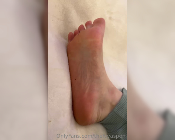 Ivy Aspen aka theivyaspen Findom - 07-06-2023 OnlyFans Video - What do you think of my sexy soles and cute toes  _Vid Included