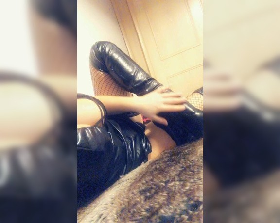 Kaz B aka kazbxx Femdom - 12-21-2019 OnlyFans Video - Everybodys talkin bout _ kinky boots