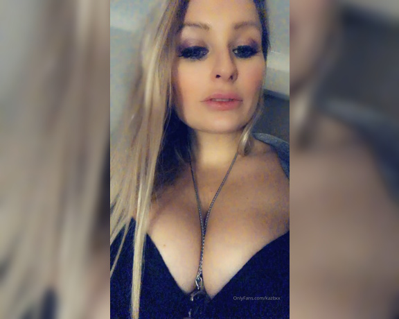 Kaz B aka kazbxx Femdom - 12-28-2019 OnlyFans Video - A Christmas kiss for you