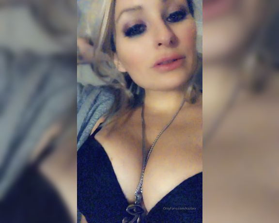 Kaz B aka kazbxx Femdom - 12-28-2019 OnlyFans Video - A Christmas kiss for you