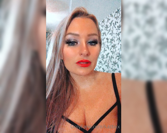 Kaz B aka kazbxx Femdom - 11-13-2020 OnlyFans Video - So Ive been totes practising my gangster chic tonight