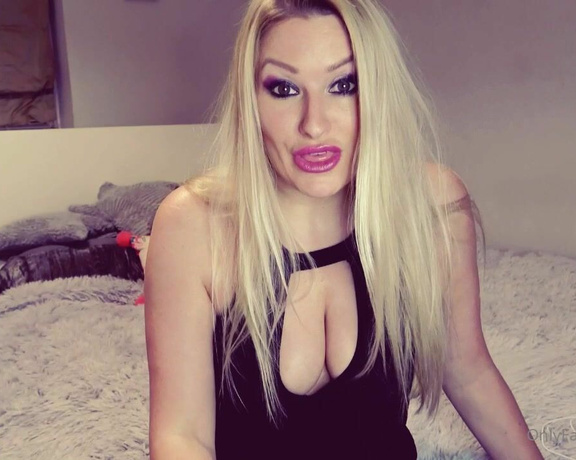 Kaz B aka kazbxx Femdom - 07-04-2020 OnlyFans Video - Poppers Sluts Obey Would you like to see some more